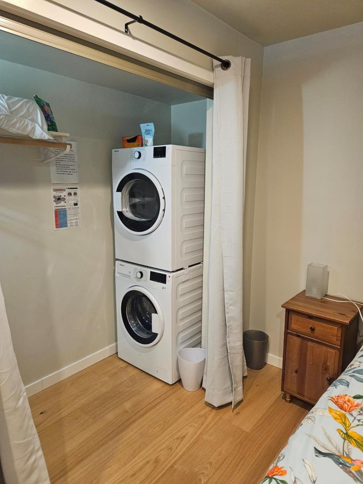 Lovely 1 Bedroom Suite Near Town Victoria Exterior foto
